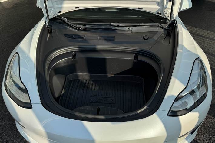 Hvid Tesla Model 3 fra 2020