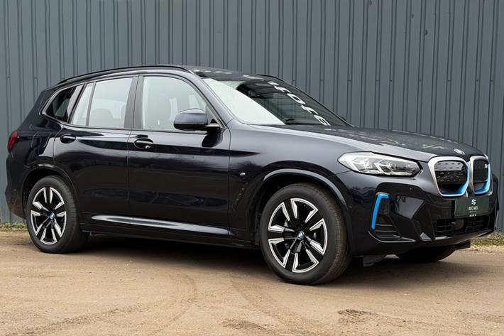 Sort BMW iX3 fra 2023 set udefra