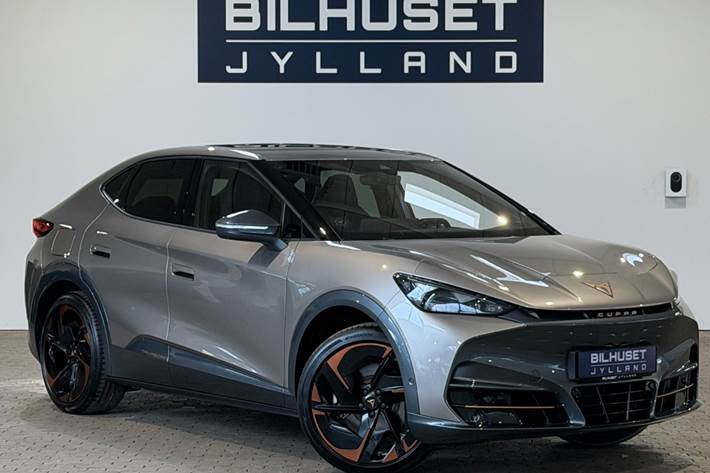 Orange Cupra Tavascan fra 2025 set udefra