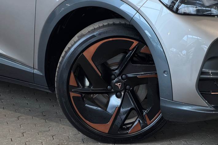 Orange Cupra Tavascan fra 2025