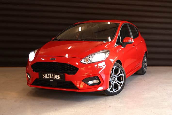 Rød Ford Fiesta fra 2018 set udefra