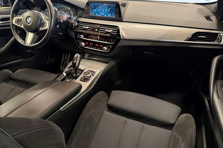 Blå BMW 520d fra 2017