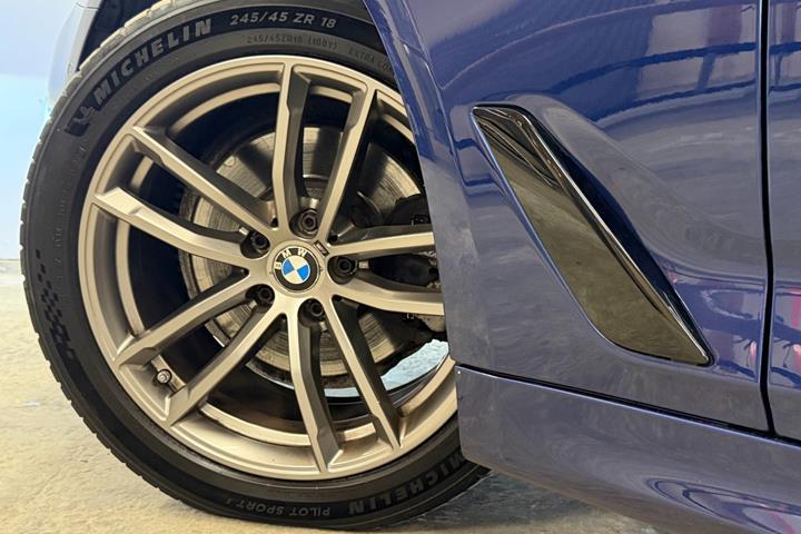 Blå BMW 520d fra 2017