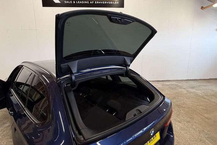 Blå BMW 520d fra 2017