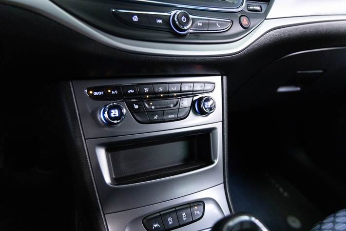 Sort Opel Astra fra 2019