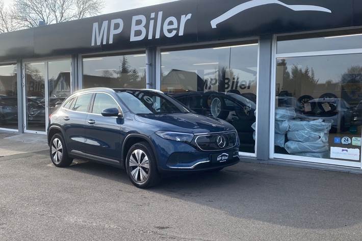 Blå Mercedes EQA250 fra 2021 set udefra