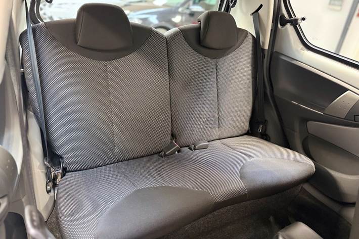 Sølv Toyota Aygo fra 2011