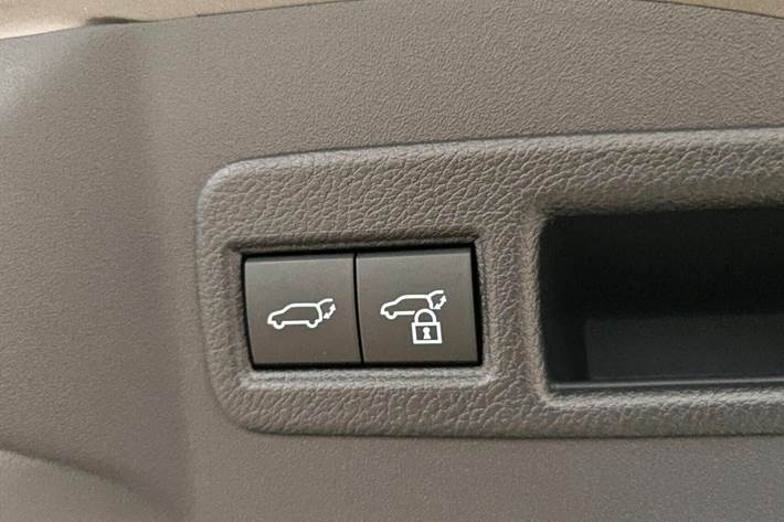 Grå Toyota BZ4X fra 2025