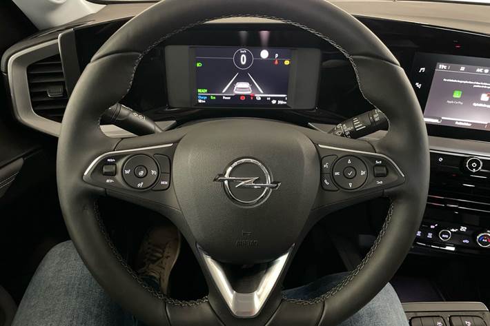 Hvid Opel Mokka-e fra 2023