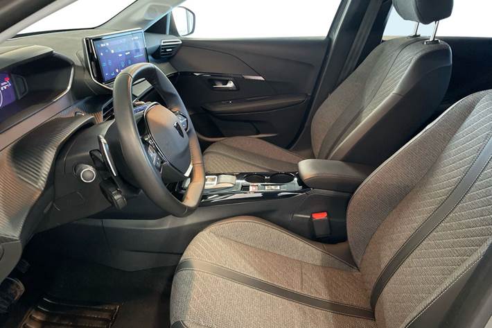 Grå Peugeot 208 fra 2024