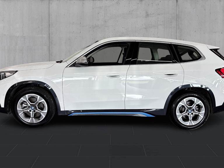 BMW iX1 xDrive30 X-Line