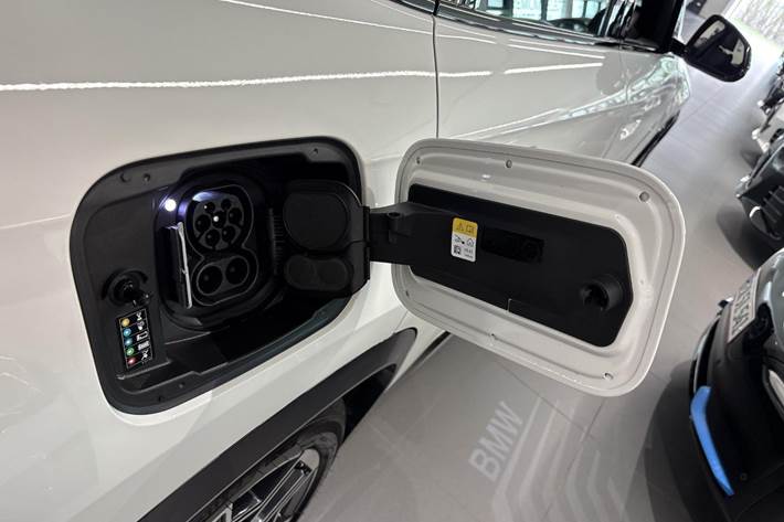 Hvid BMW iX1 fra 2023