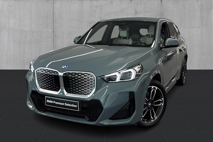 Grøn BMW iX1 fra 2024