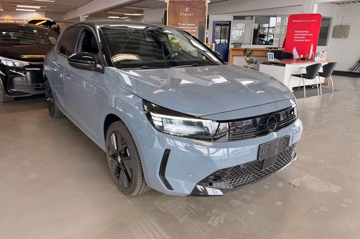 Grå Opel Corsa-e fra 2024