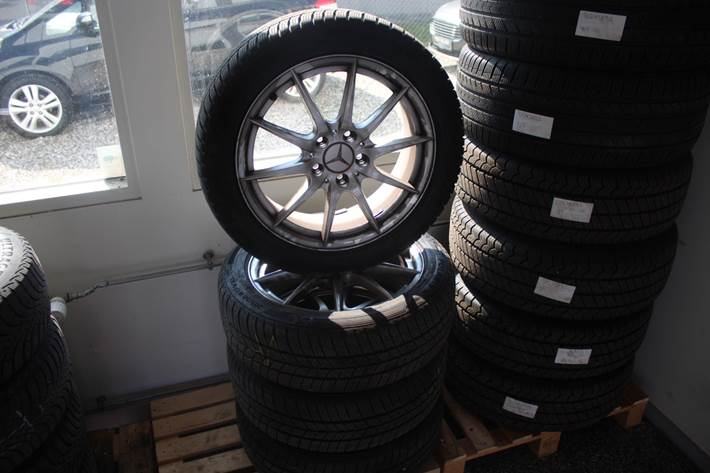 Sort Mercedes CLA220 fra 2013