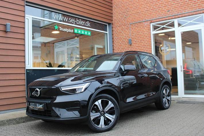 Sort Volvo XC40 fra 2023