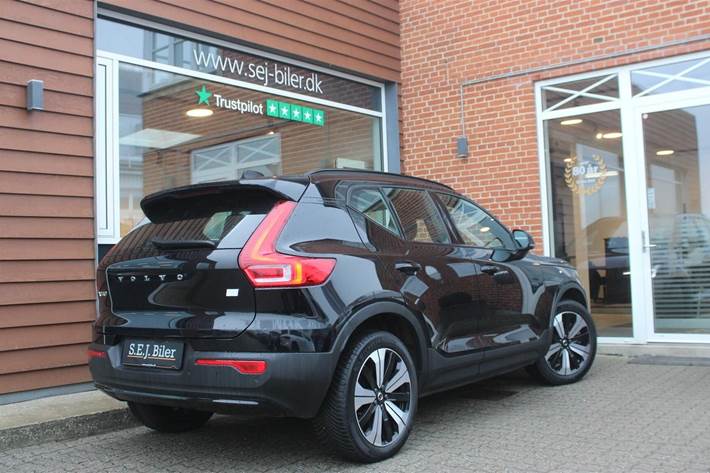 Sort Volvo XC40 fra 2023