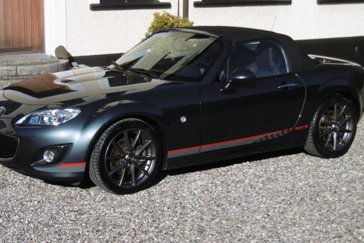 Grå Mazda MX-5 fra 2012