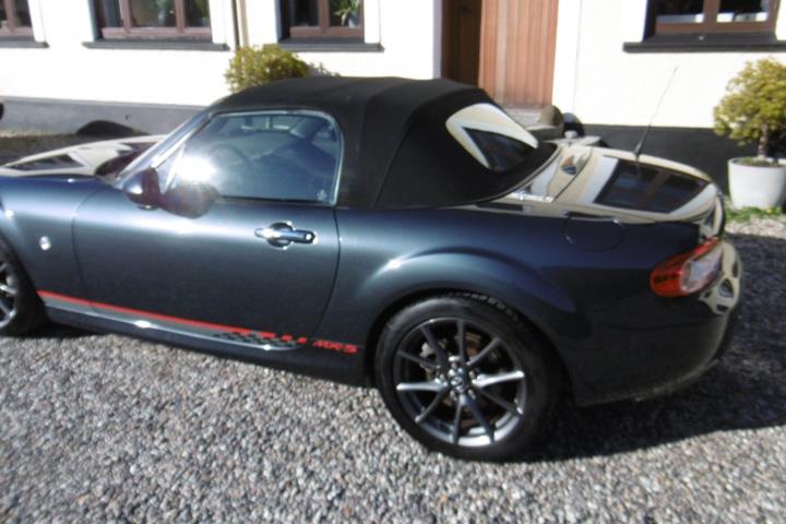 Grå Mazda MX-5 fra 2012
