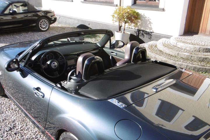 Grå Mazda MX-5 fra 2012