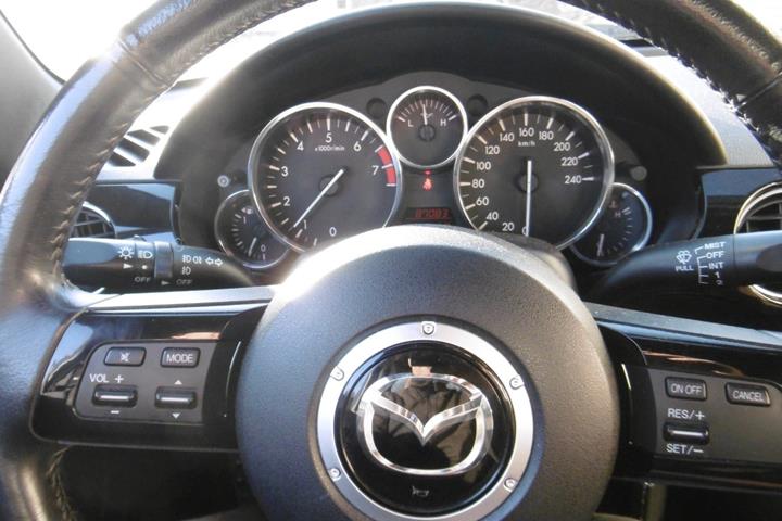 Grå Mazda MX-5 fra 2012