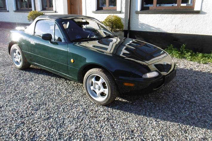 Grøn Mazda MX-5 fra 1997