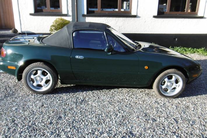 Grøn Mazda MX-5 fra 1997