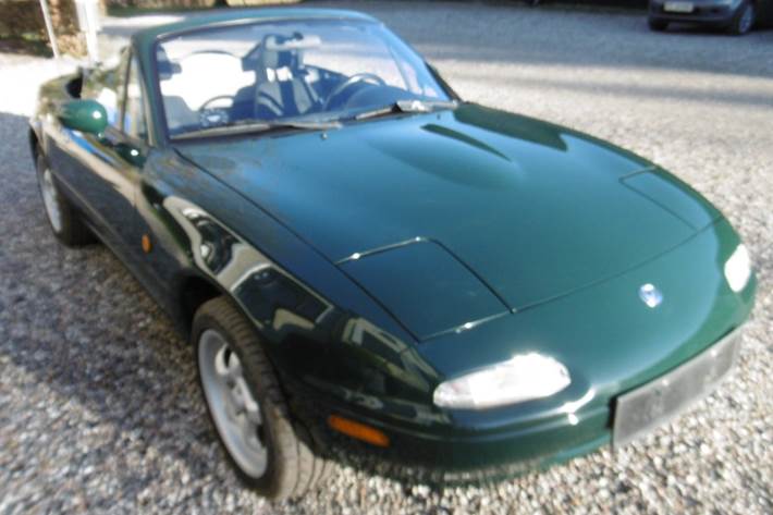Grøn Mazda MX-5 fra 1997