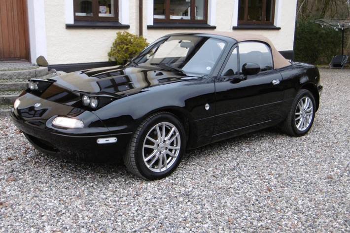 Sort Mazda MX-5 fra 1997