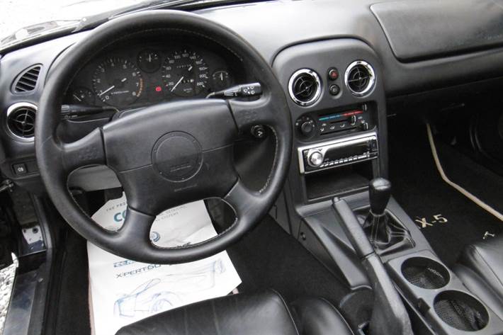 Sort Mazda MX-5 fra 1997