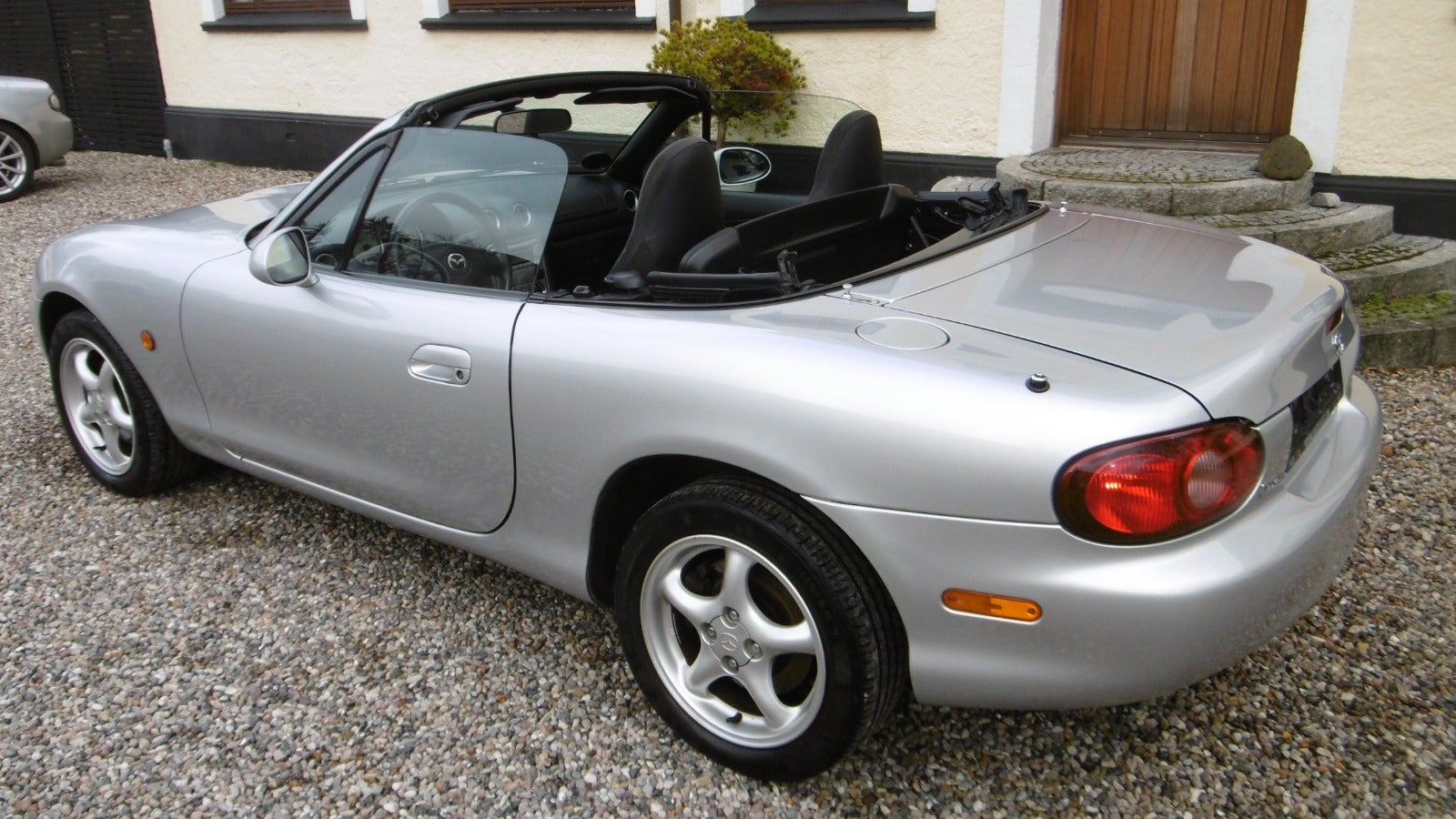 Sølv Mazda MX-5 fra 2005
