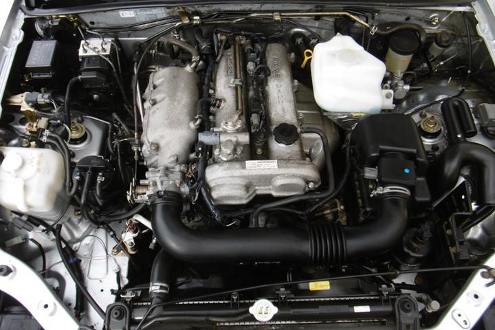 Sølv Mazda MX-5 fra 2005