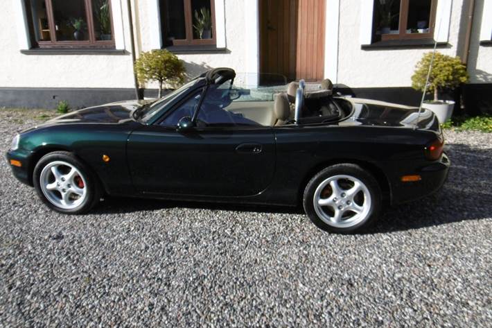 Grøn Mazda MX-5 fra 2000