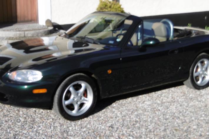 Grøn Mazda MX-5 fra 2000