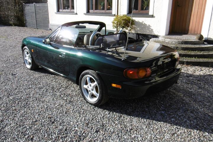 Grøn Mazda MX-5 fra 2000