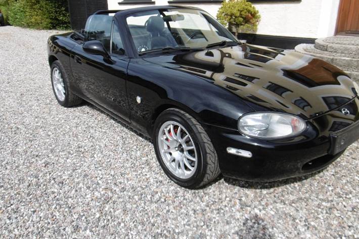 Sort Mazda MX-5 fra 2000