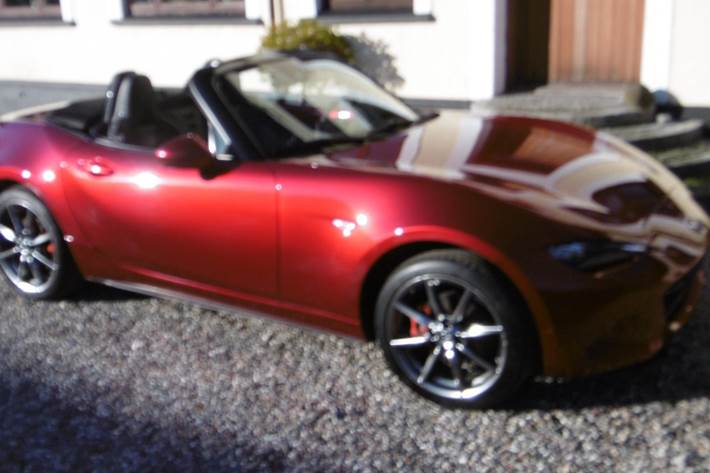 Rød Mazda MX-5 fra 2022