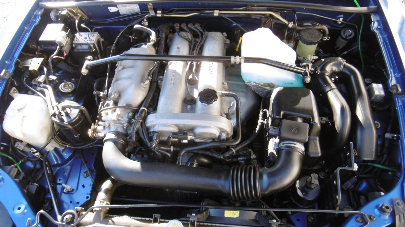 Blå Mazda MX-5 fra 1999