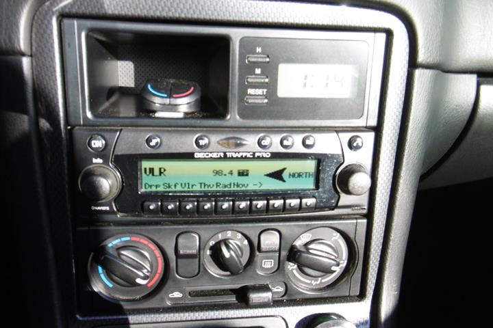 Blå Mazda MX-5 fra 1999