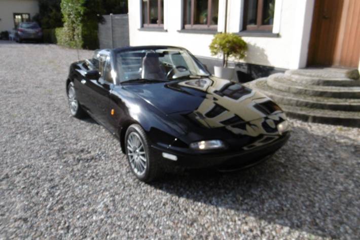 Brun Mazda MX-5 fra 1992