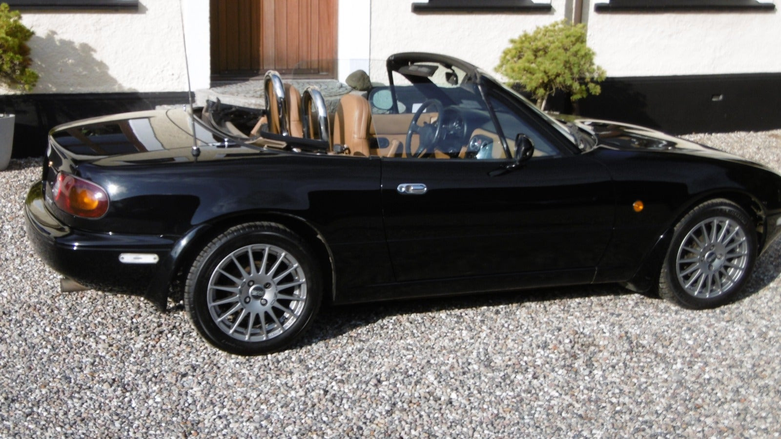 Brun Mazda MX-5 fra 1992
