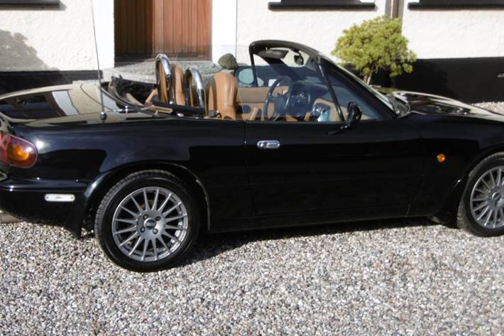 Brun Mazda MX-5 fra 1992