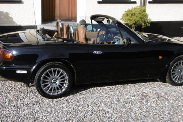 Brun Mazda MX-5 fra 1992