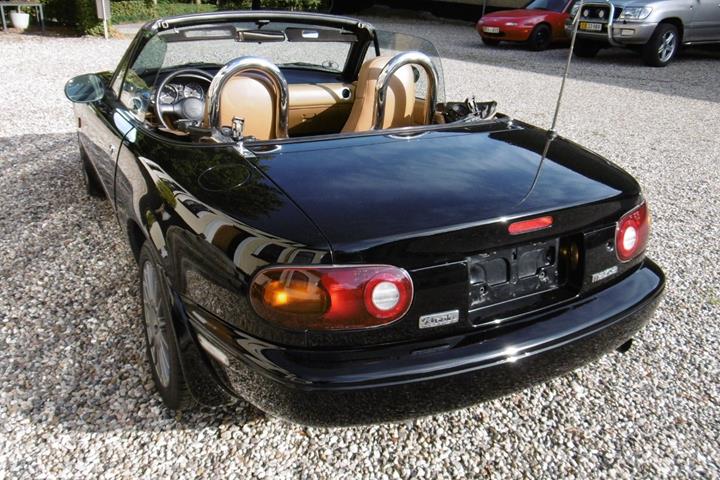 Brun Mazda MX-5 fra 1992