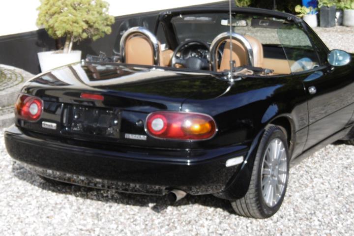 Brun Mazda MX-5 fra 1992