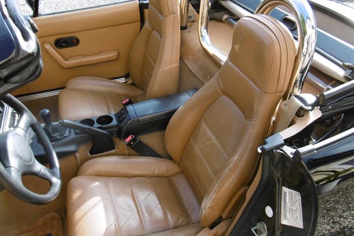 Brun Mazda MX-5 fra 1992