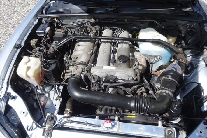 Sølv Mazda MX-5 fra 1998