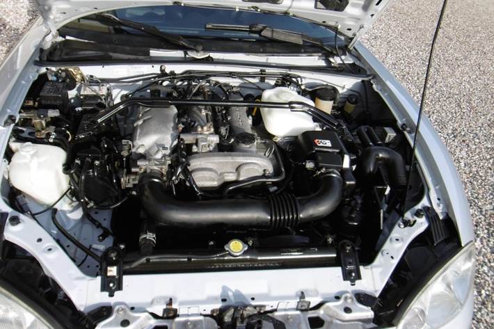 Sølv Mazda MX-5 fra 2001