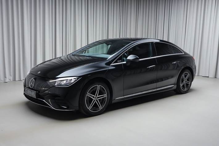 Sort Mercedes EQE350+ fra 2025
