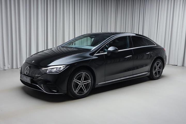 Sort Mercedes EQE350+ fra 2025